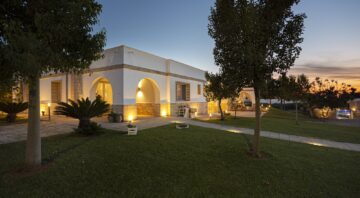 Piscina e giardino elegante della Masseria Podere40 country hotel